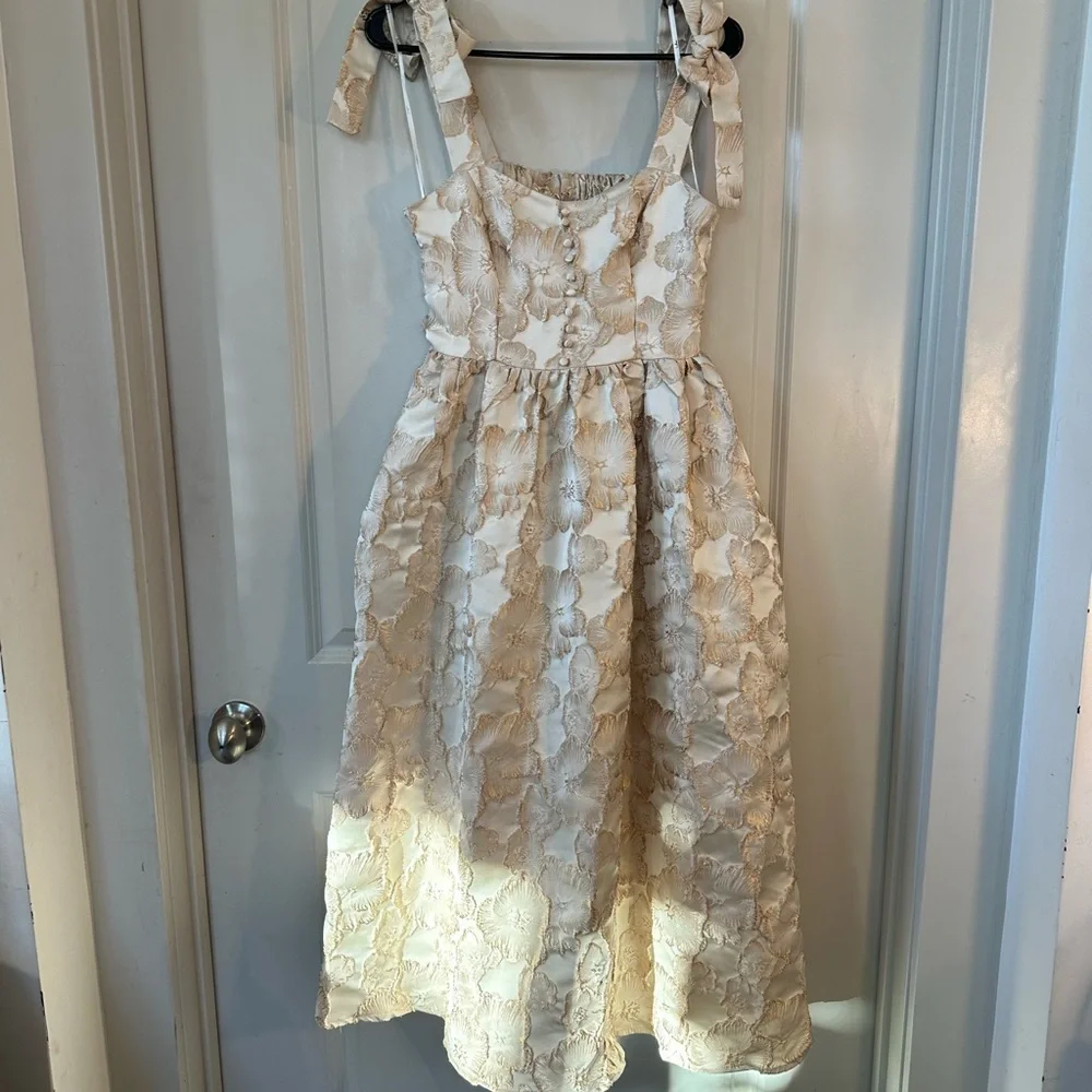 Lulu’s Cream & Gold Floral Jacquard Tie Strap Pockets Full Skirt MIDI Dress, S - Picture 4 of 14